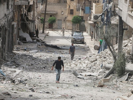 Khung cảnh hoang tàn ở Aleppo sau những đợt không kích.